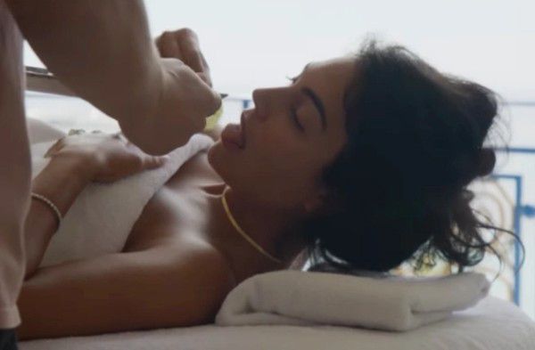 绝色老师高抬玉腿娇喘呻吟